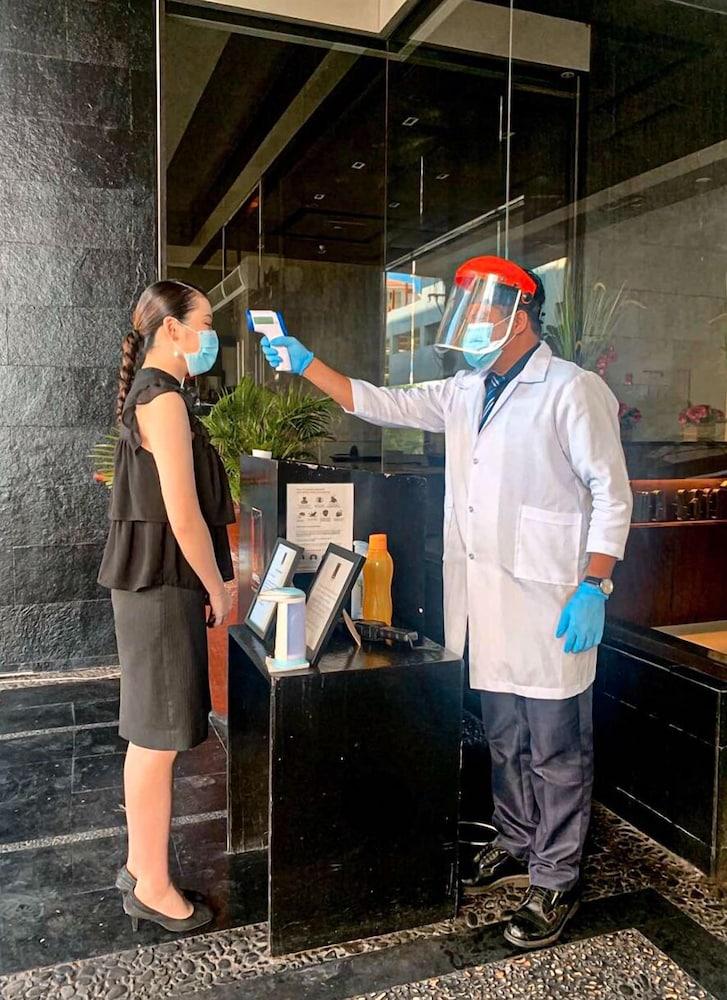 The B Hotel Alabang Muntinlupa City Eksteriør bilde
