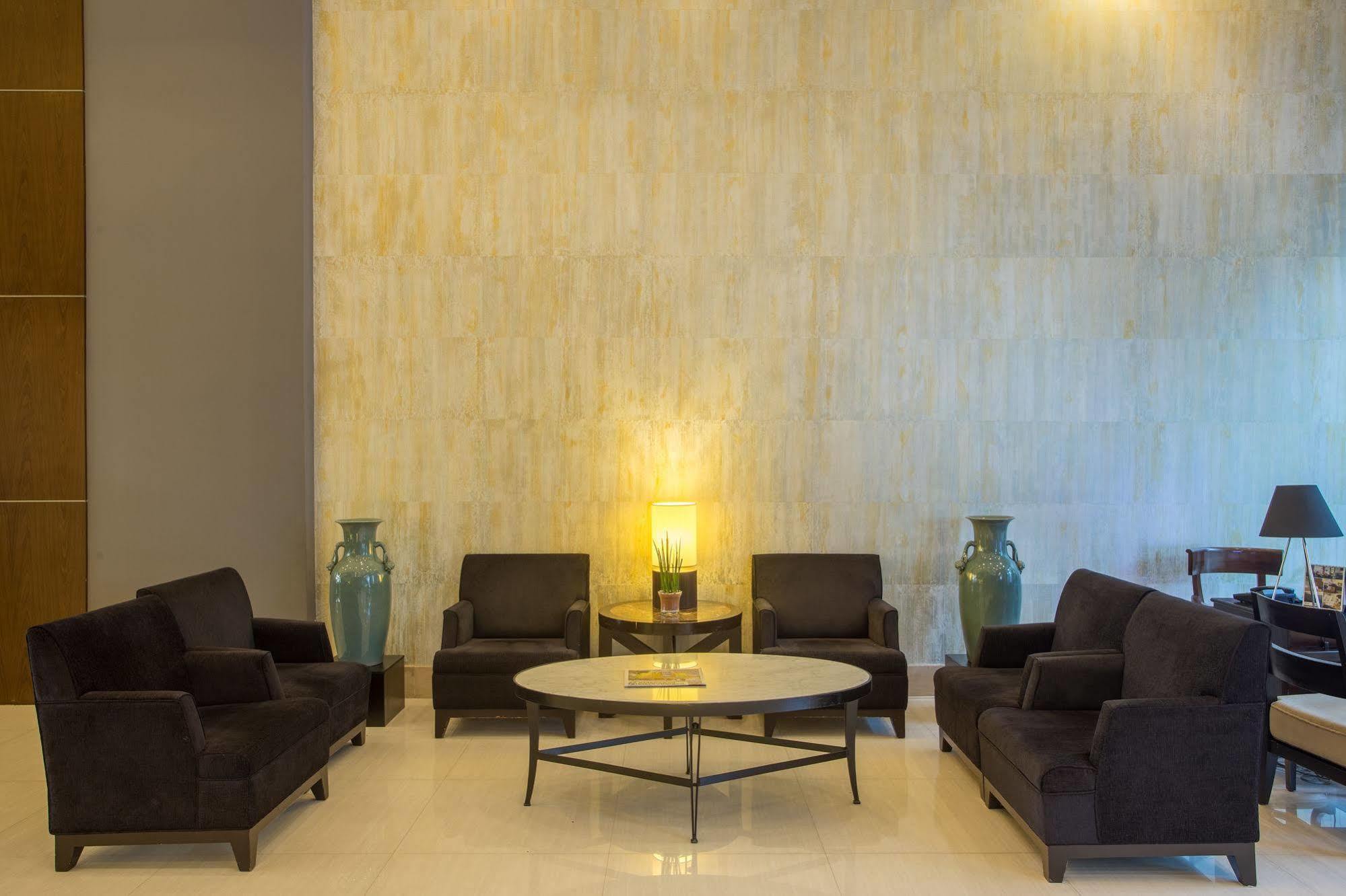 The B Hotel Alabang Muntinlupa City Eksteriør bilde