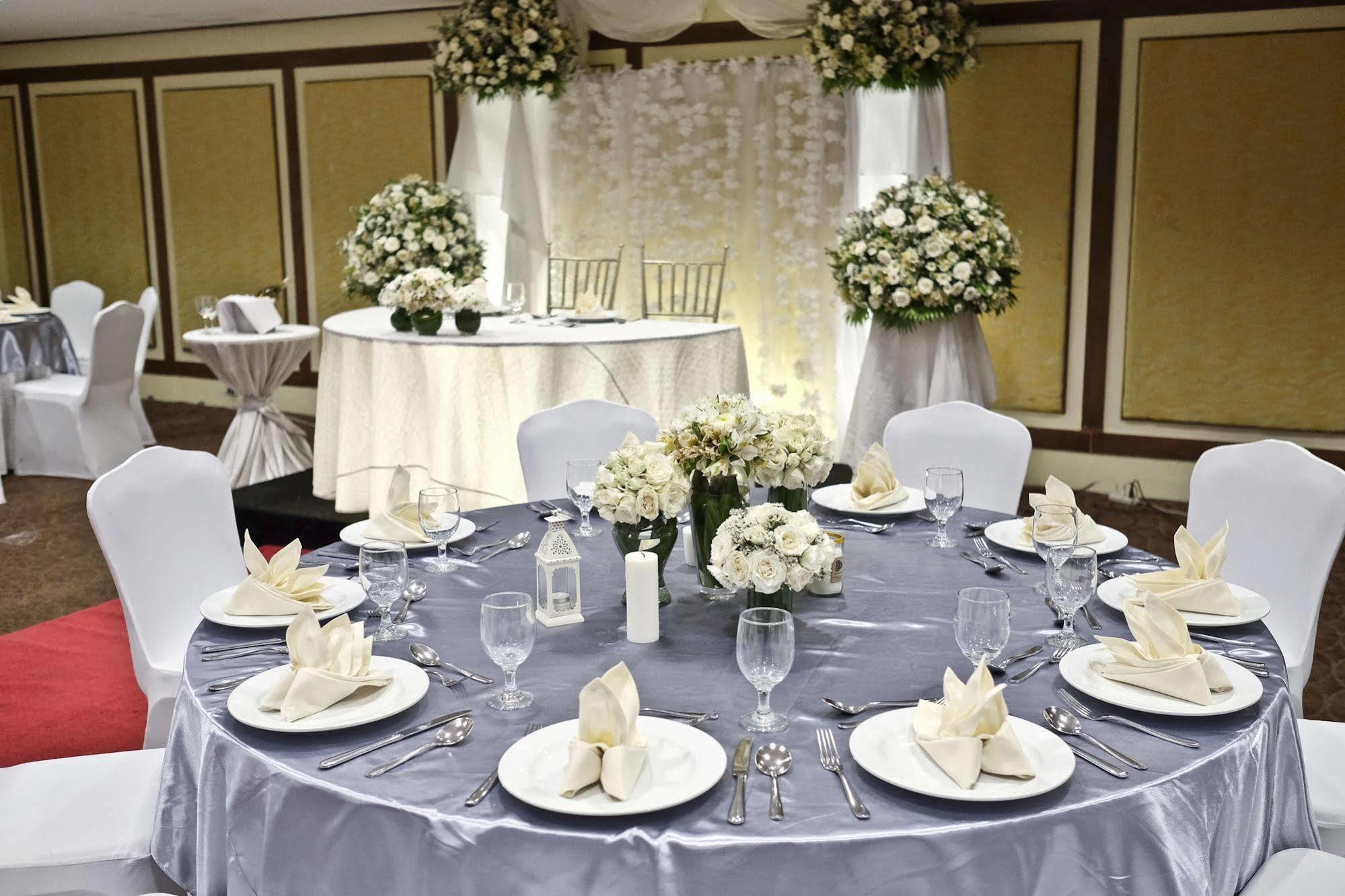 The B Hotel Alabang Muntinlupa City Eksteriør bilde