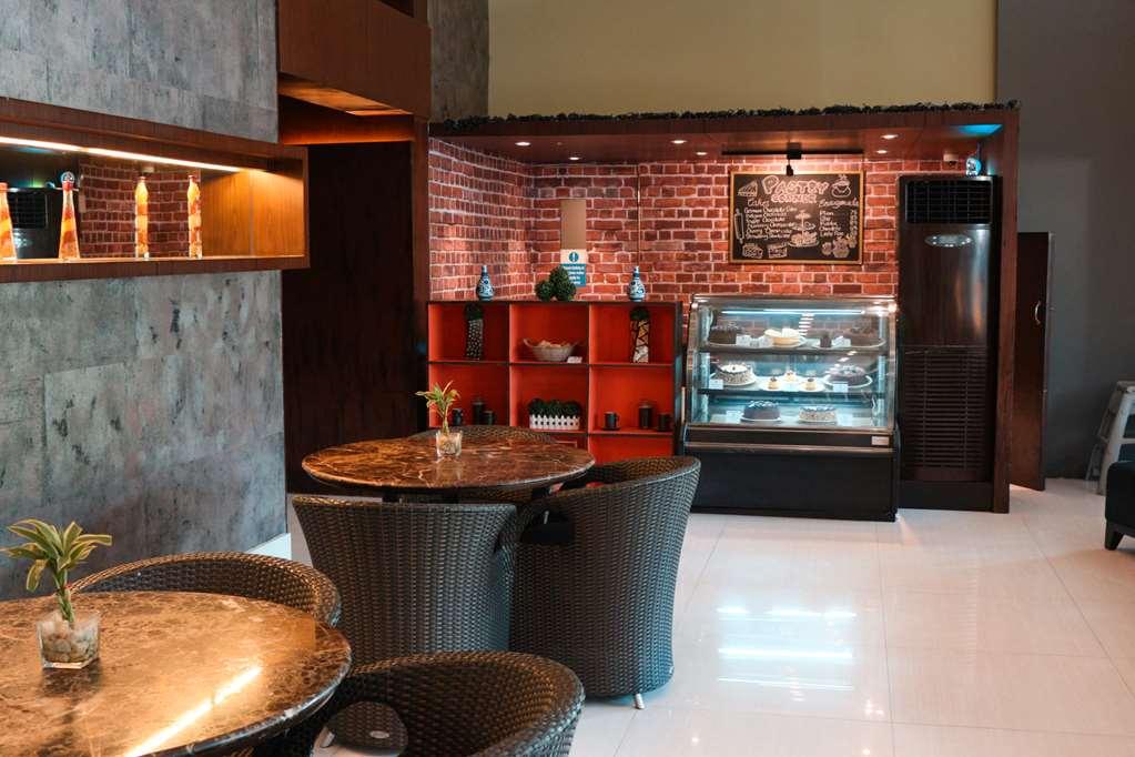 The B Hotel Alabang Muntinlupa City Restaurant bilde